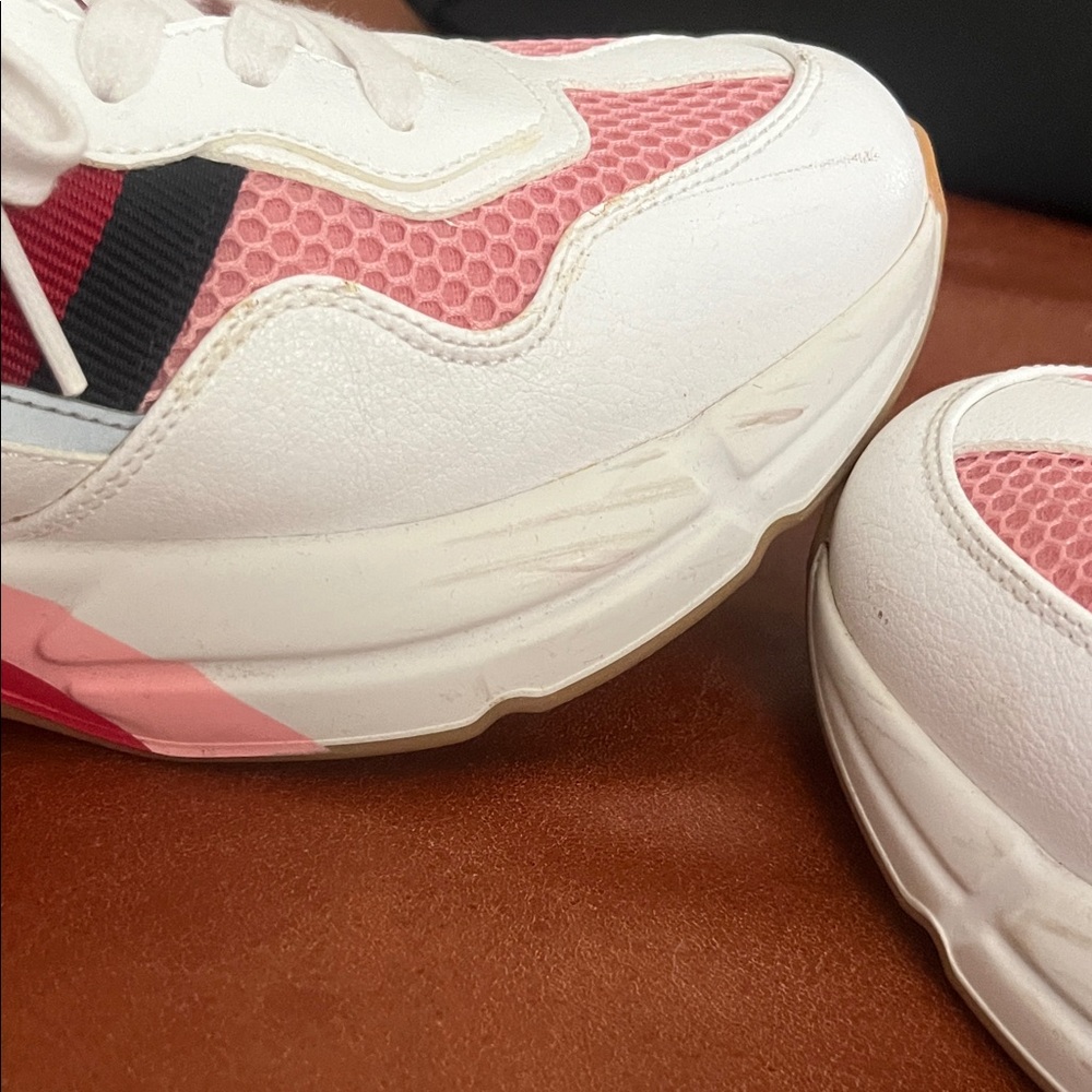 Gucci White Sneakers with Red and Black Accents - Picture 6 of 11
